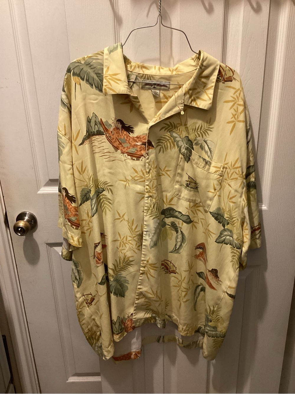 Tommy Bahama 100% silk Tropical Print Short-Sleeve Button-Down Shirt